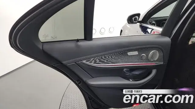 Mercedes-Benz E-Class 2021 — Şəkil 29/36