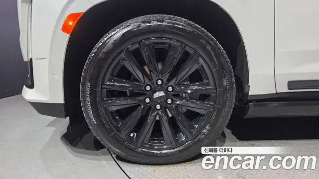 Cadillac Escalade 2024 — ფოტო 18/35