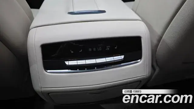Cadillac Escalade 2024 — ფოტო 17/35
