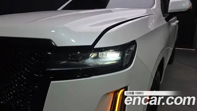 Cadillac Escalade 2024 — ფოტო 14/35