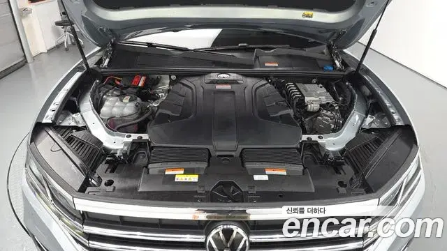 Volkswagen Touareg 2023 — Photo 15/20