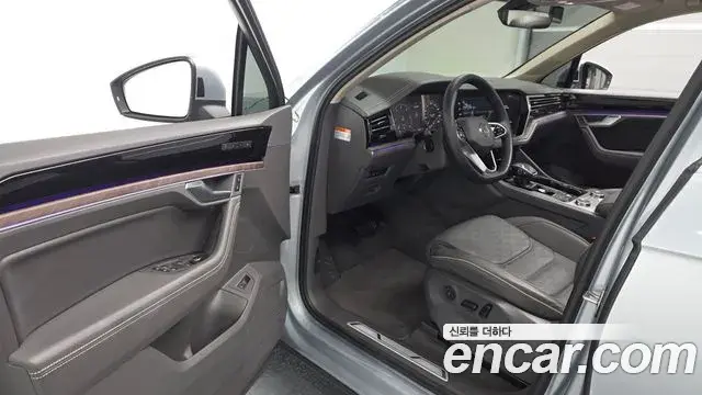 Volkswagen Touareg 2023 — Photo 8/20