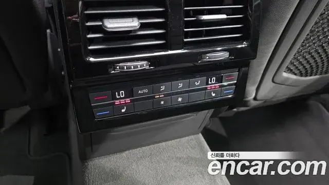 Volkswagen Touareg 2023 — Photo 20/20