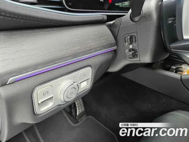 Mercedes-Benz GLE-Class 2023 — Фото 19/20