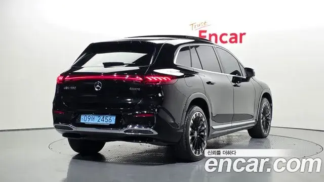 Mercedes-Benz EQS SUV 2023 — ფოტო 18/20