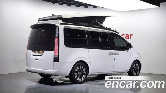 Hyundai Staria 2024 — Фото 2/20