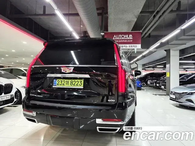 Cadillac Escalade 2025 — Photo 12/20