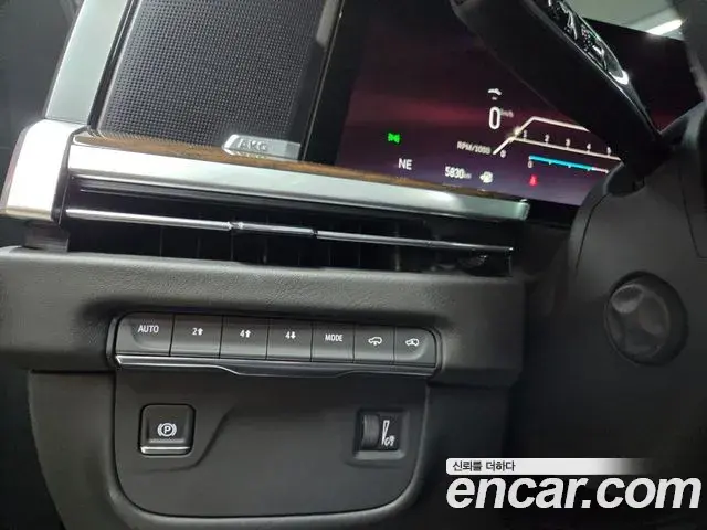 Cadillac Escalade 2025 — Photo 16/20