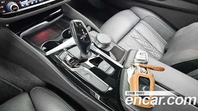 BMW 5 Series 2018 — Фото 9/20