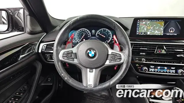 BMW 5 Series 2018 — Фото 12/20