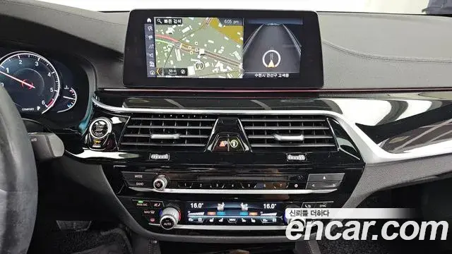 BMW 5 Series 2018 — Фото 13/20