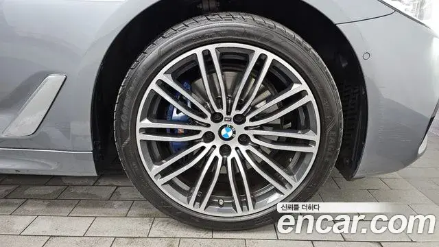 BMW 5 Series 2018 — Photo 5/30