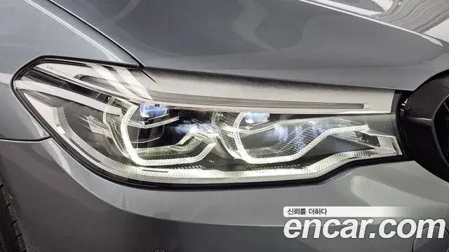 BMW 5 Series 2018 — Photo 17/30