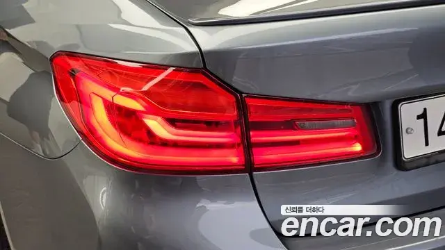 BMW 5 Series 2018 — Photo 8/30
