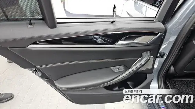 BMW 5 Series 2018 — Photo 7/30
