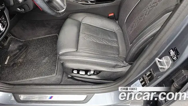 BMW 5 Series 2018 — Photo 18/30