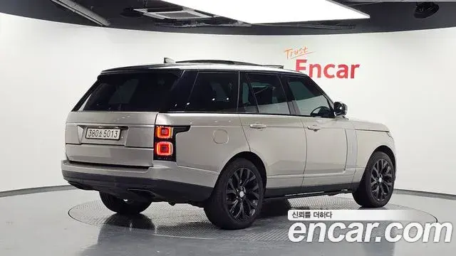 Land Rover Range Rover 2018 — ფოტო 13/20