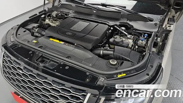 Land Rover Range Rover 2018 — ფოტო 18/20