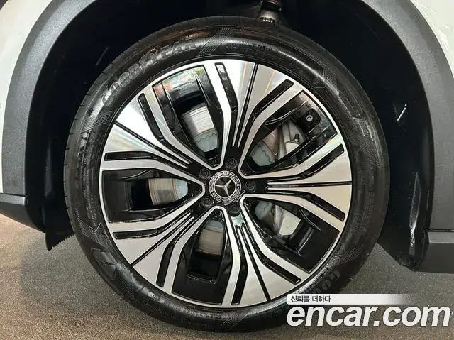 Mercedes-Benz EQE SUV 2026 — Photo 11/17