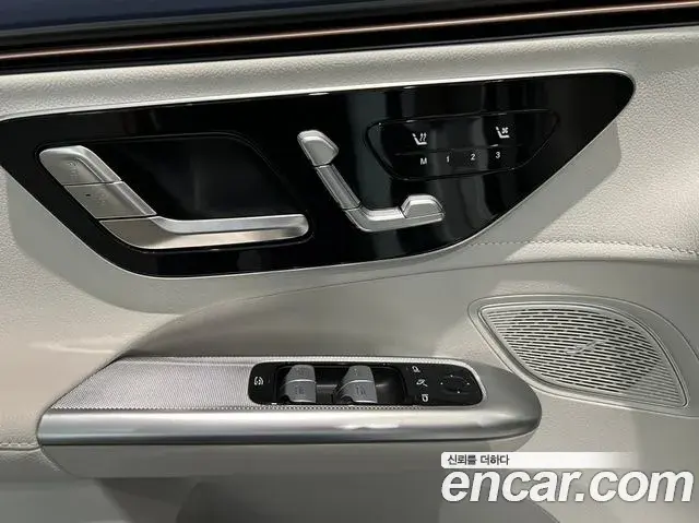 Mercedes-Benz EQE SUV 2026 — Photo 5/17