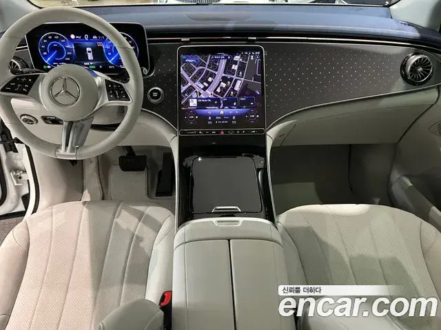 Mercedes-Benz EQE SUV 2026 — Photo 14/17