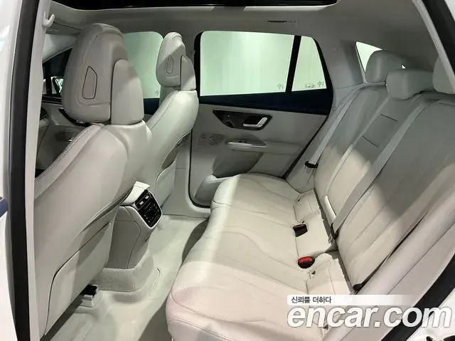 Mercedes-Benz EQE SUV 2026 — Photo 12/17