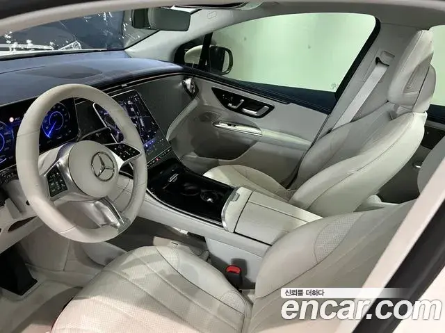 Mercedes-Benz EQE SUV 2026 — Photo 17/17