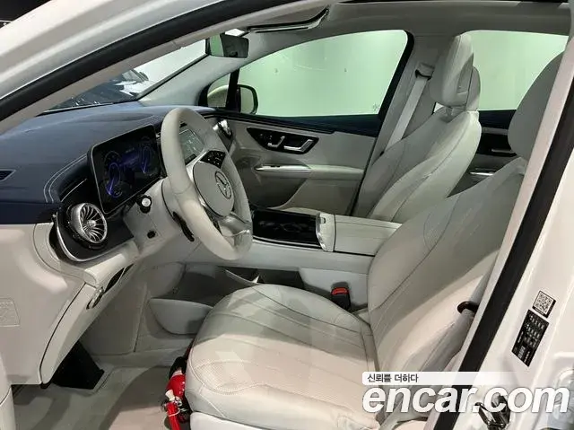 Mercedes-Benz EQE SUV 2026 — Photo 3/17