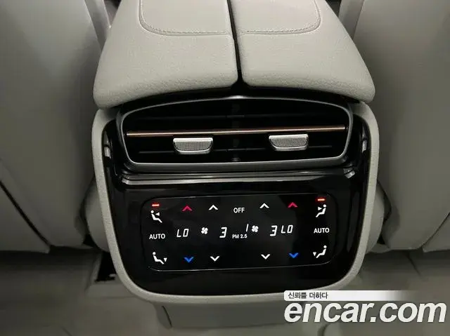 Mercedes-Benz EQE SUV 2026 — Photo 15/17