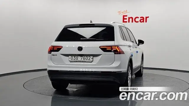 Volkswagen Tiguan 2018 — Photo 22/32