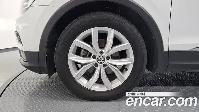 Volkswagen Tiguan 2018 — Photo 30/32