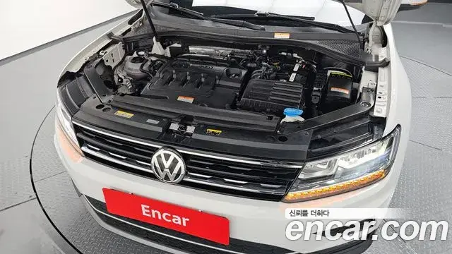 Volkswagen Tiguan 2018 — Photo 25/32