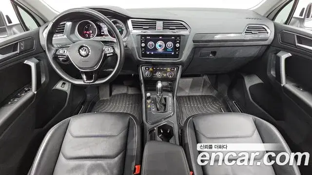 Volkswagen Tiguan 2018 — Photo 17/32