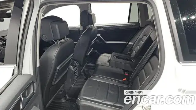 Volkswagen Tiguan 2018 — Photo 18/32