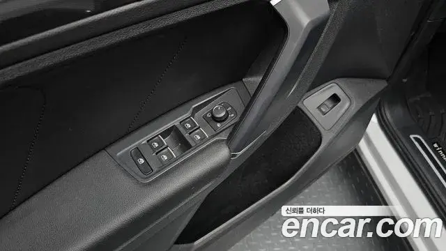 Volkswagen Tiguan 2018 — Photo 27/32