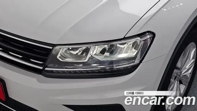 Volkswagen Tiguan 2018 — Photo 24/32