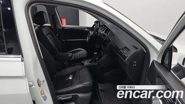 Volkswagen Tiguan 2018 — Photo 20/32