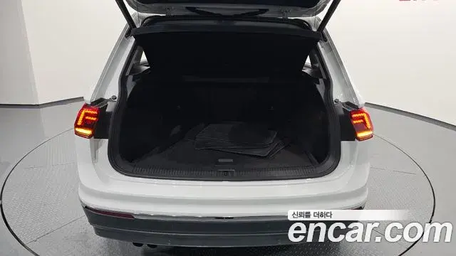 Volkswagen Tiguan 2018 — Photo 26/32