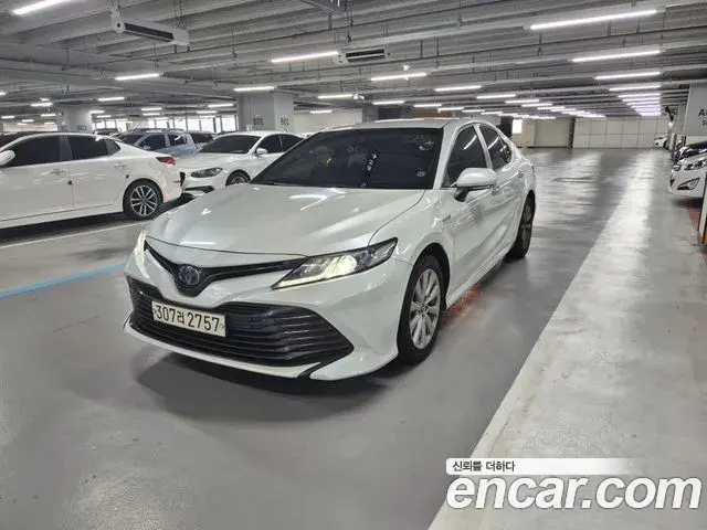 Toyota Camry 2019 — Şəkil 10/16