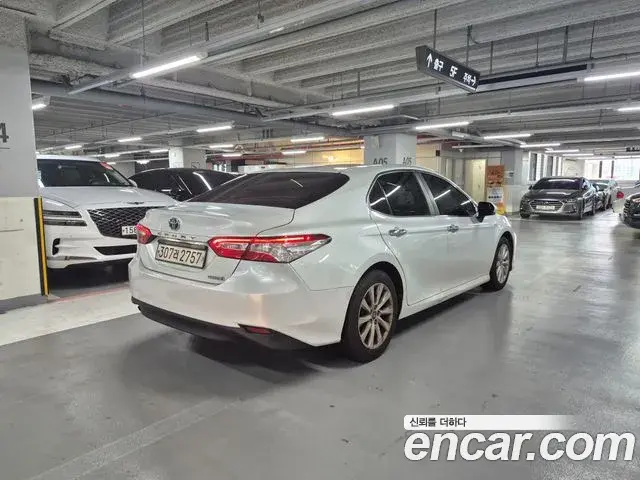 Toyota Camry 2019 — Şəkil 6/16