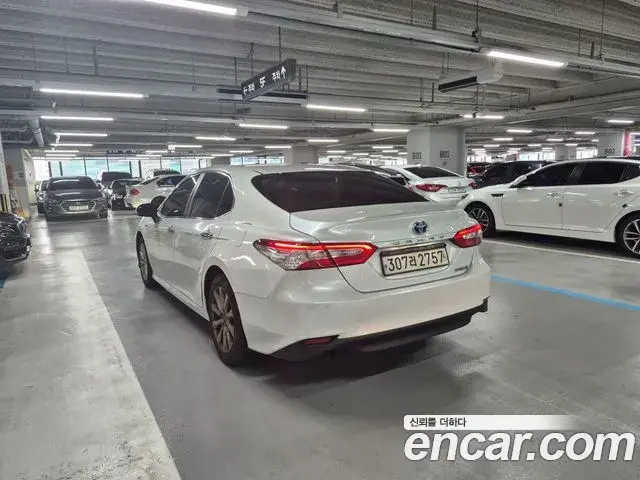 Toyota Camry 2019 — Şəkil 9/16
