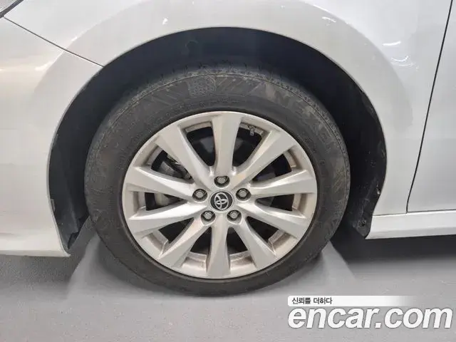 Toyota Camry 2019 — Şəkil 2/16