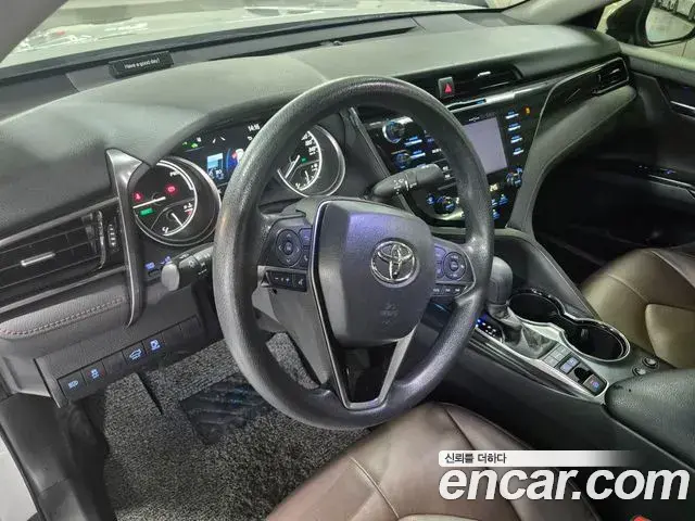 Toyota Camry 2019 — Şəkil 13/16