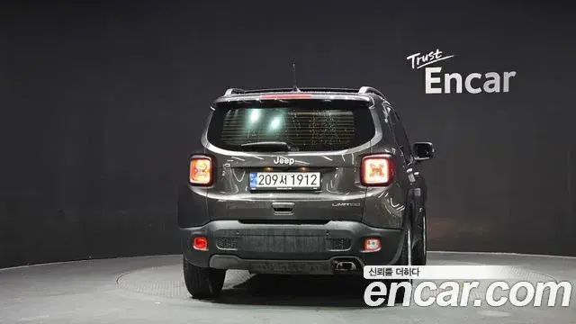 Jeep Renegade 2021 — ფოტო 14/20