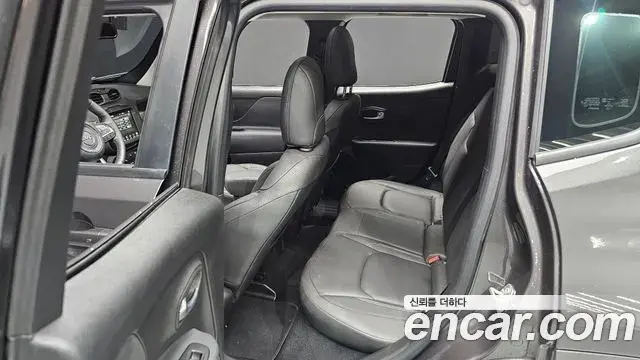 Jeep Renegade 2021 — ფოტო 13/20