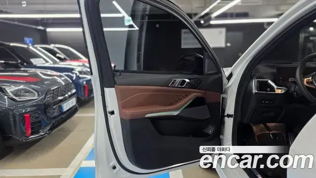 BMW X5 2025 — ფოტო 14/20