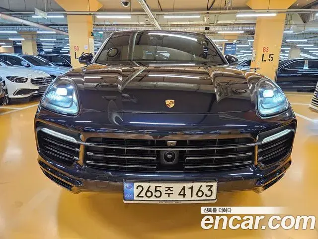 Porsche Cayenne 2019 — Фото 3/20