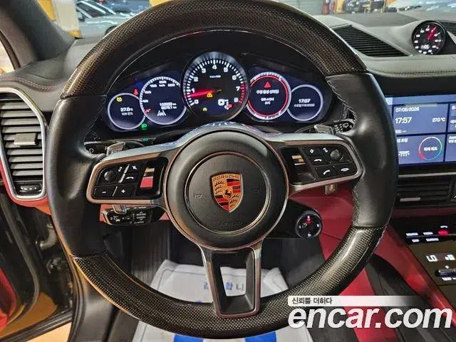Porsche Cayenne 2019 — Фото 12/20