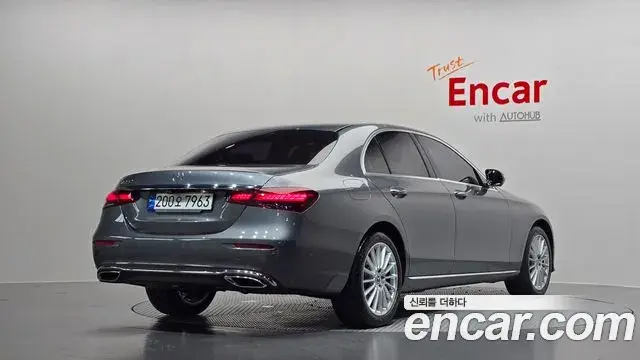 Mercedes-Benz E-Class 2022 — ფოტო 16/32