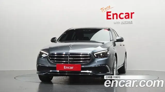 Mercedes-Benz E-Class 2022 — ფოტო 30/32
